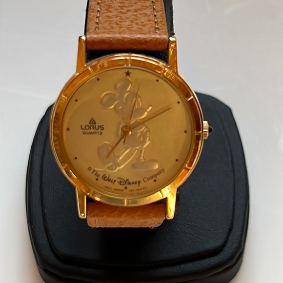 Vintage Lorus Quartz Walt Disney Mickey Mouse Watch - Picture 3 of 10